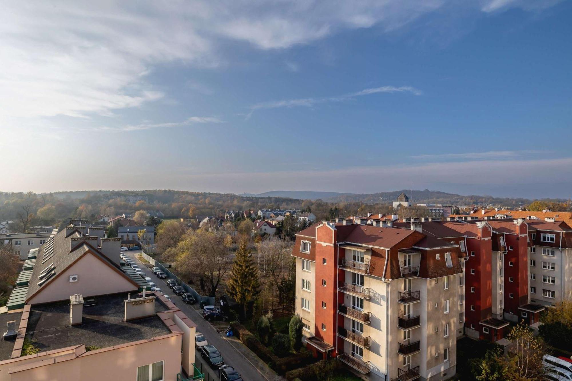 Exceptional With Balcony By Renters