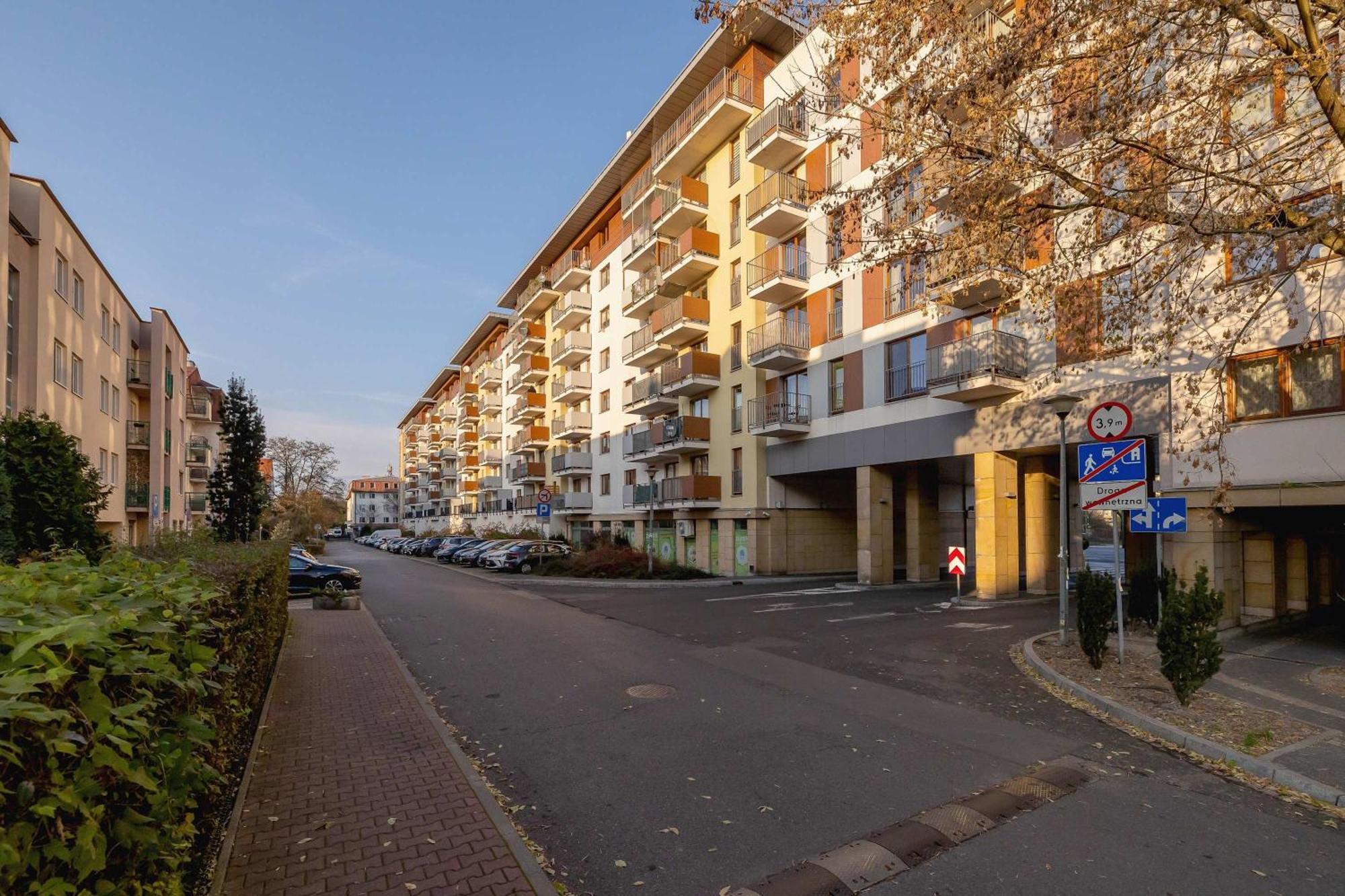 Exceptional With Balcony By Renters Apartment